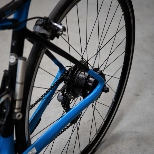 Moteur arrière Ultra Patin ANNAD sur un vélo route