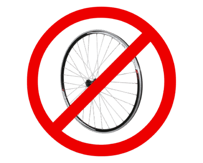 Roue de vélo barrée d'un sens interdit rouge